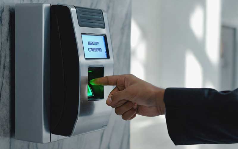 دستگاه حضور و غیاب اثر انگشتی